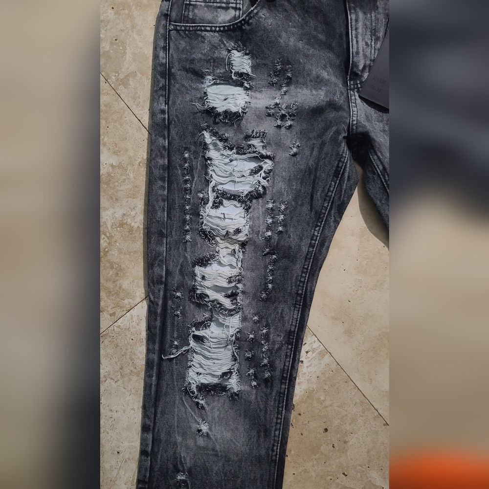 Distressed jeans - Picture 4 of 4